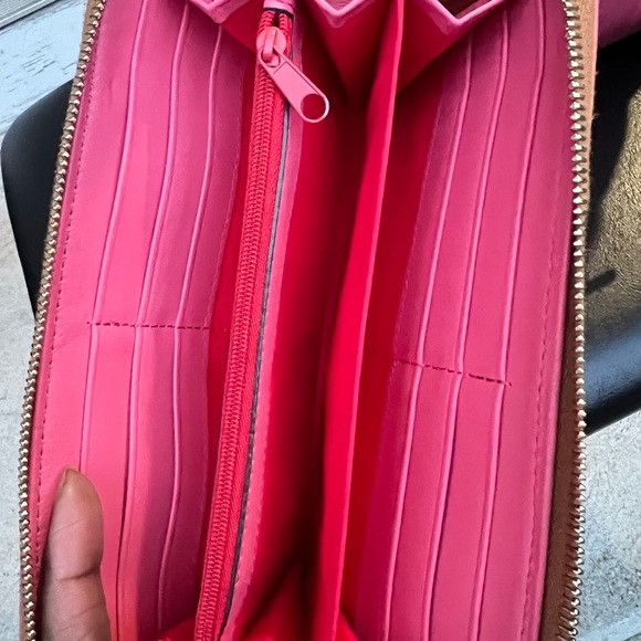 DOONEY AND BOURKE SET OF DAWSON PINK PURSE AND WRISTLET - Picture 6 of 15